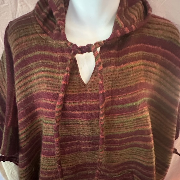 Striped Hooded Poncho - Picture 3 of 8